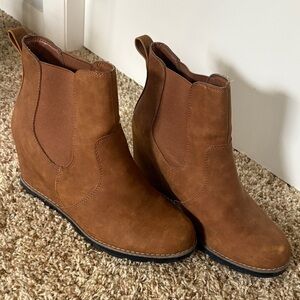 Universal Thread women’s size 11 Brown Wedge Ankle Boots VGUC